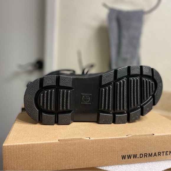 Dr. Martens Combs Tech - Black in Size US 7 (F) US 6 (M) - Picture 3 of 9